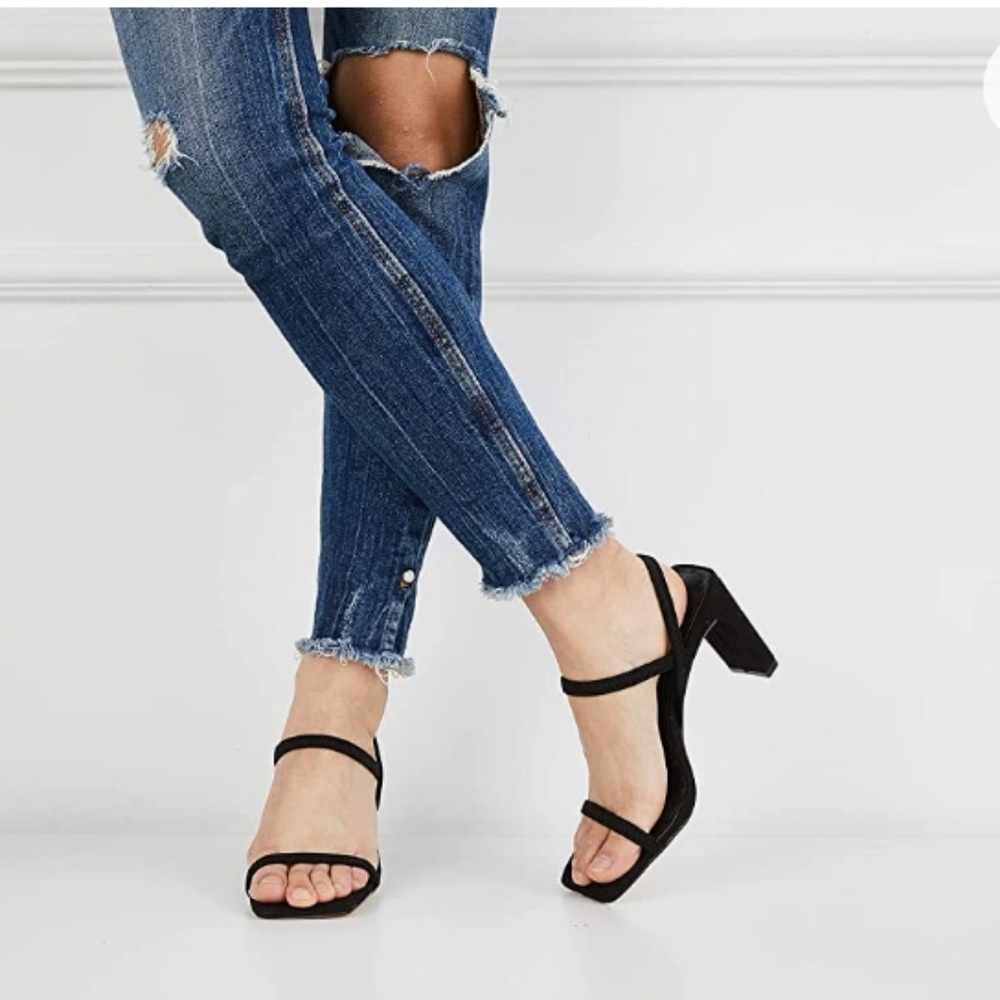NIB Vetaste Square Toe Strappy Black Suede Heels